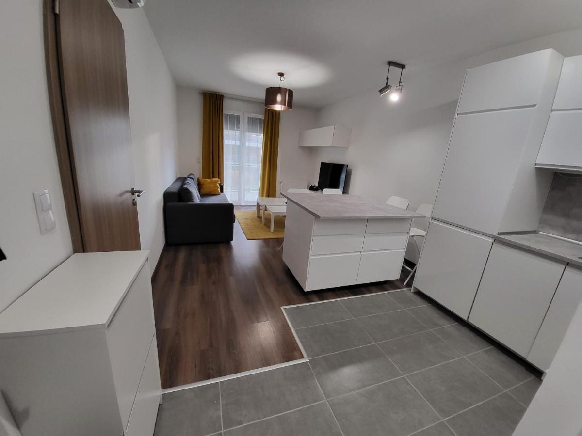 Sdp Marina Apartment Boedapest Buitenkant foto